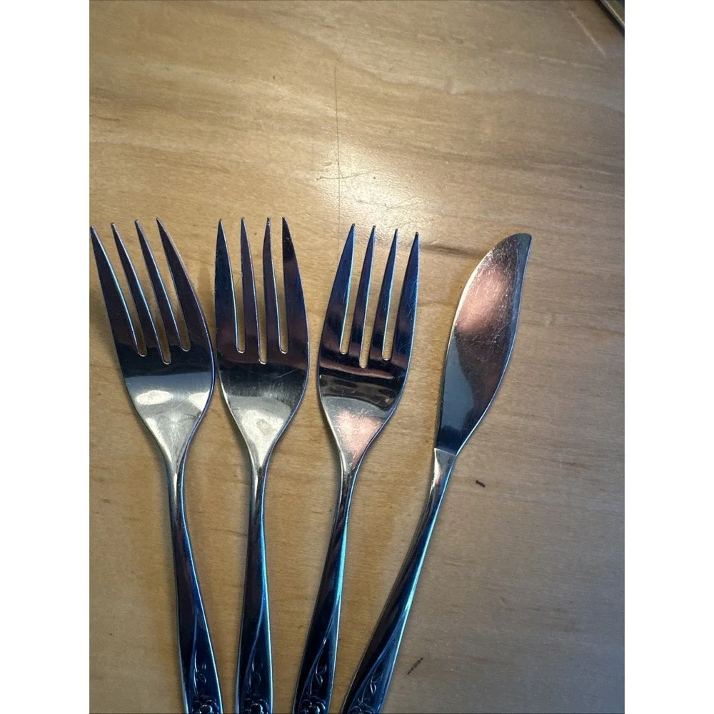 Oneidacraft Deluxe Lasting Rose Stainless Salad 3 Forks Flatware 1 Butter‎ Knife